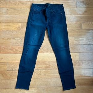 Mother high rise skinny jeans, looker ankle fray, a kiss in the dark color, 27